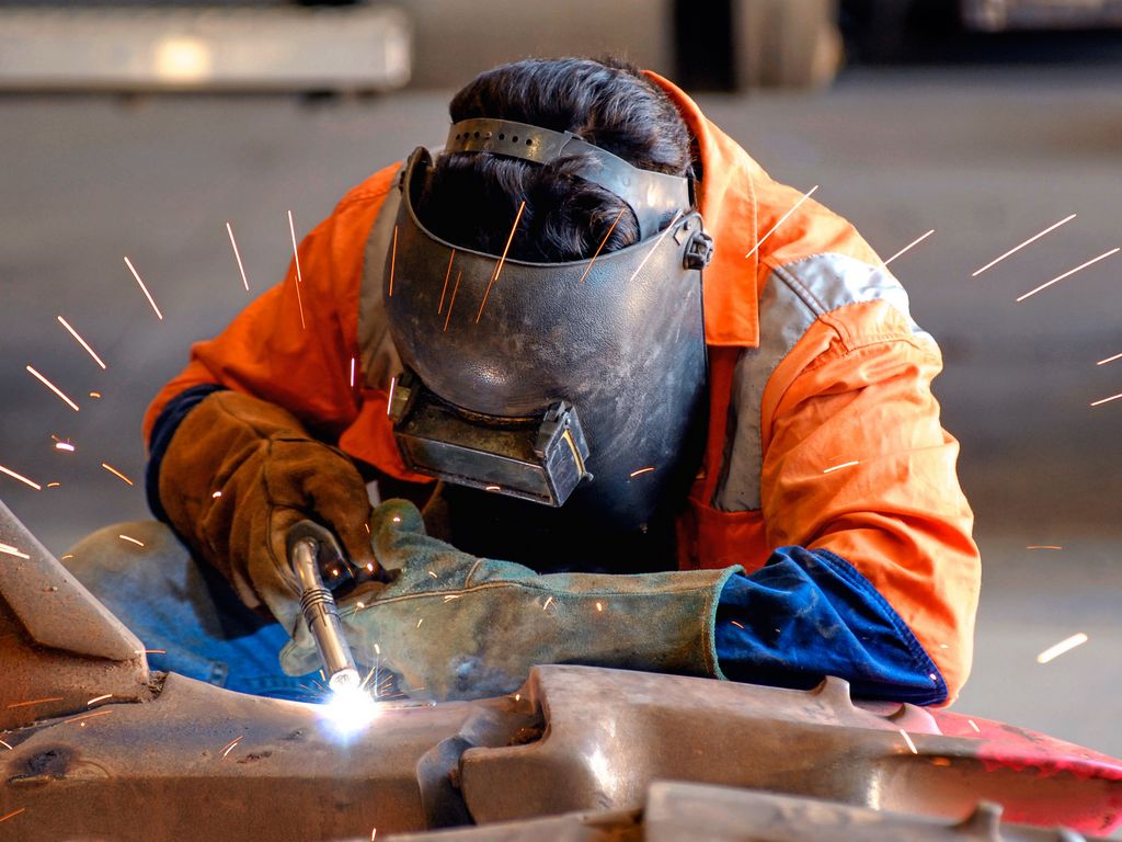 emploi ajusteur mouliste